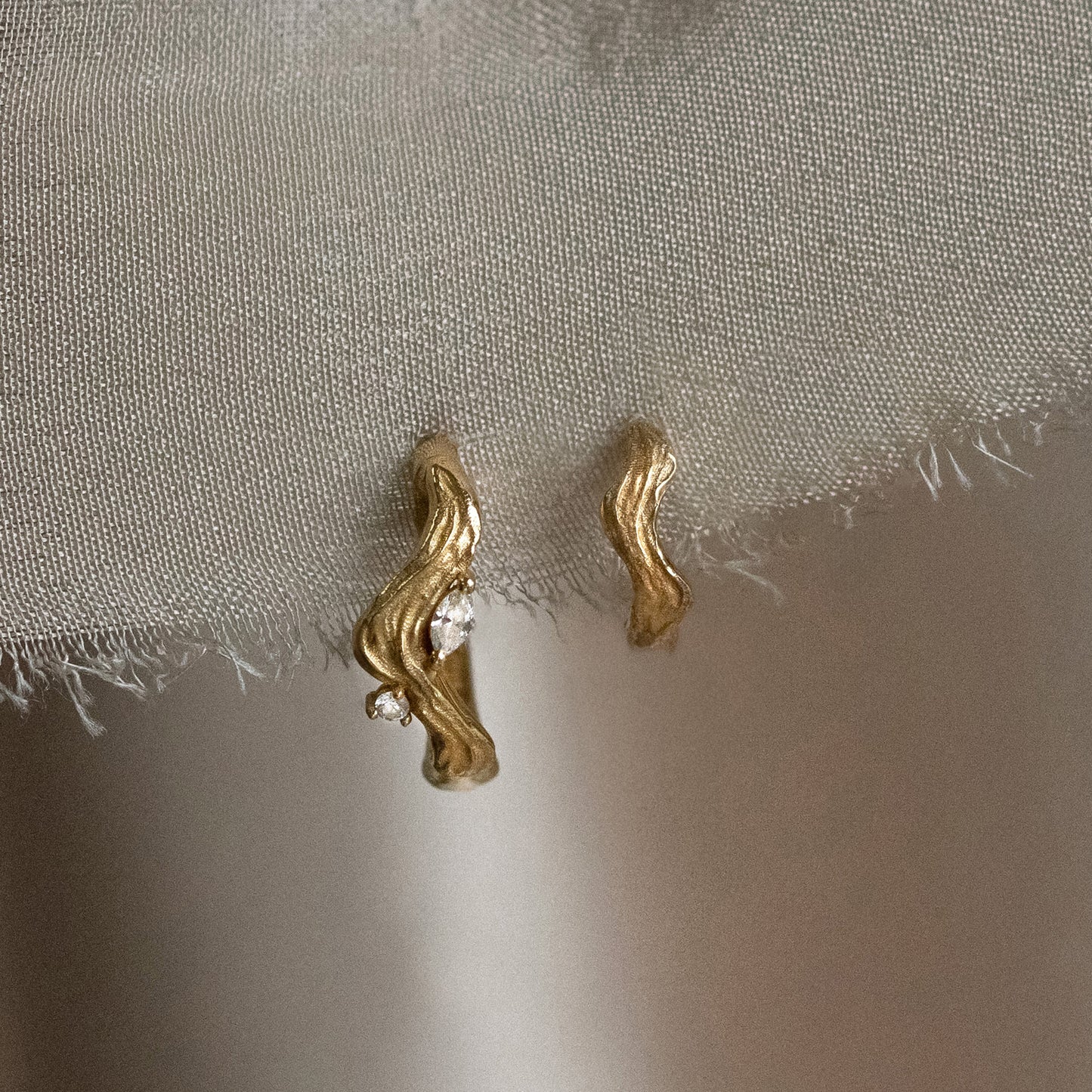 Renoir's Breeze Hoop Earring Petite (Single)