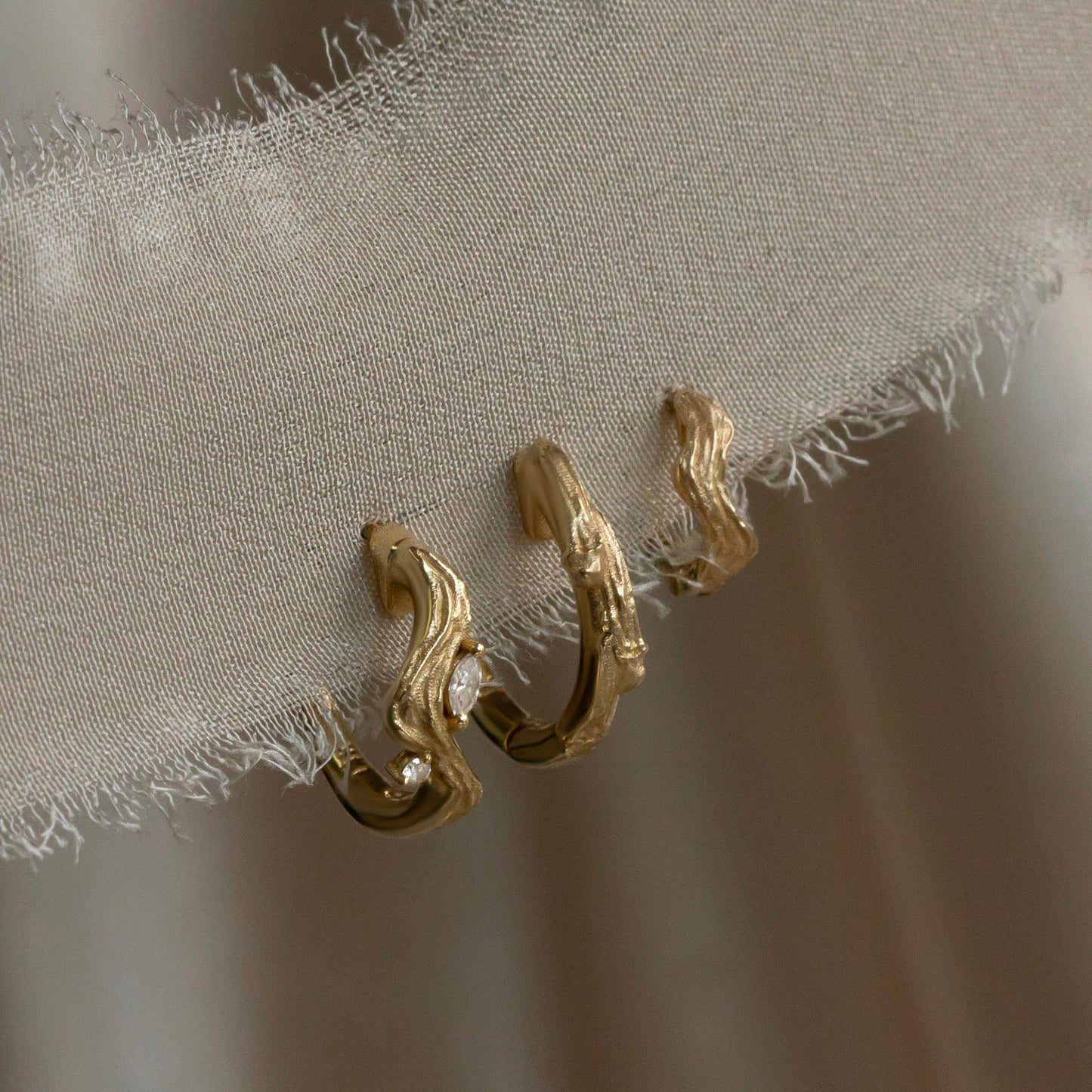 Renoir's Breeze Hoop Earring Petite (Single)
