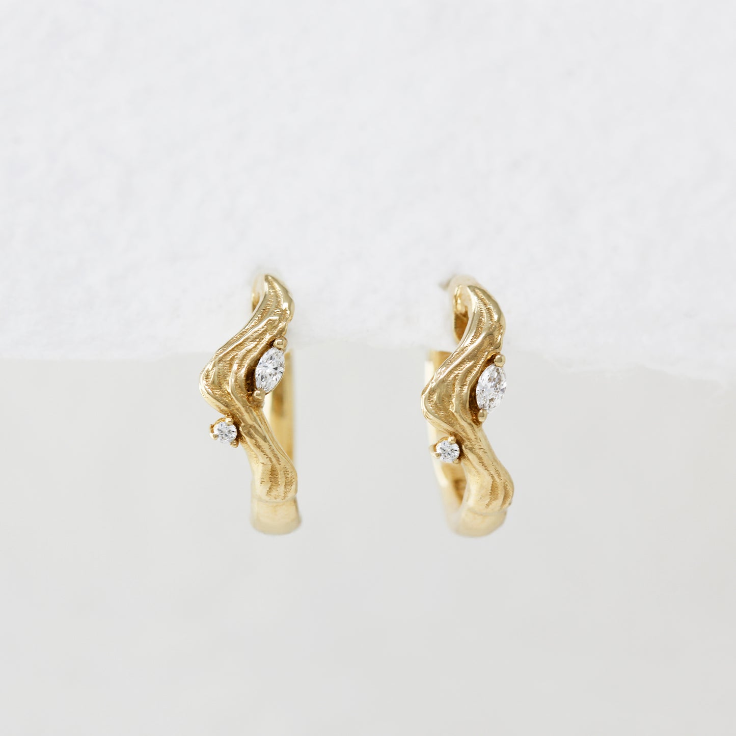 Renoir's Breeze Hoop Earring (Single)