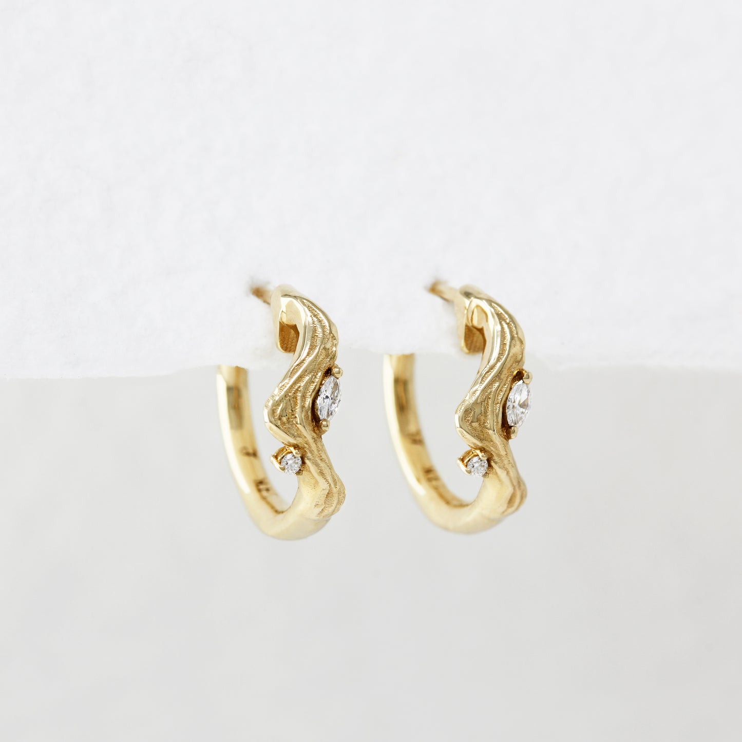 Renoir's Breeze Hoop Earring (Single)