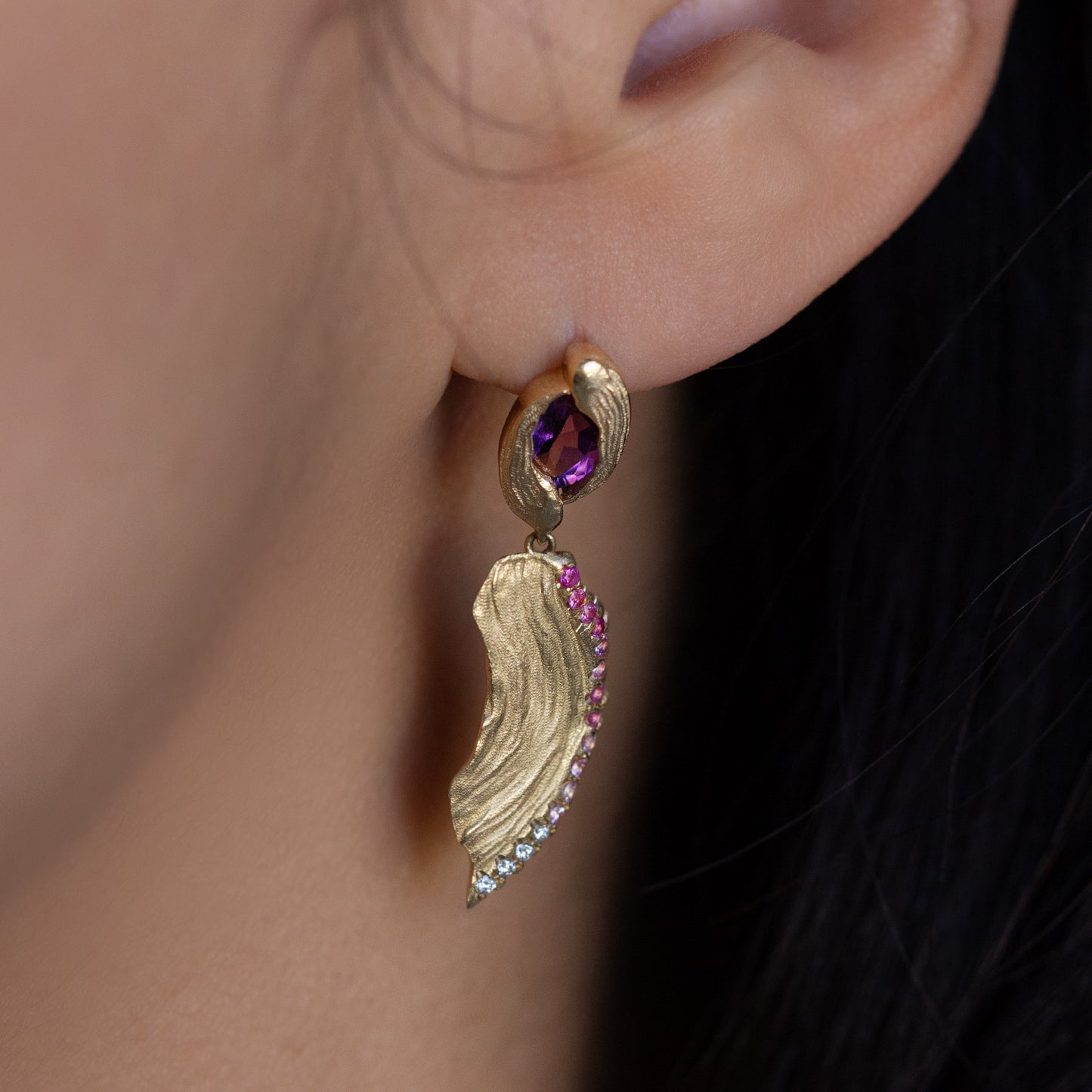 Carmine Earring (Single)