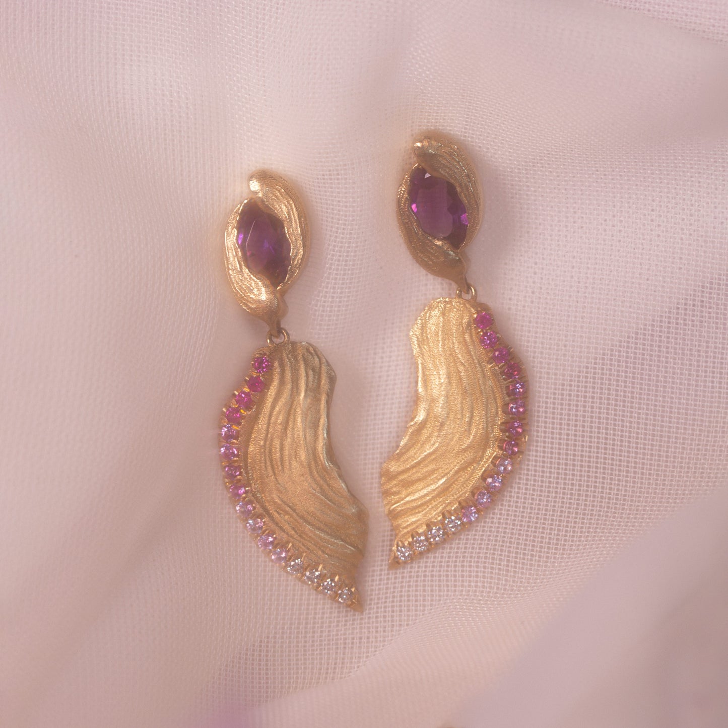 Carmine Earring (Single)