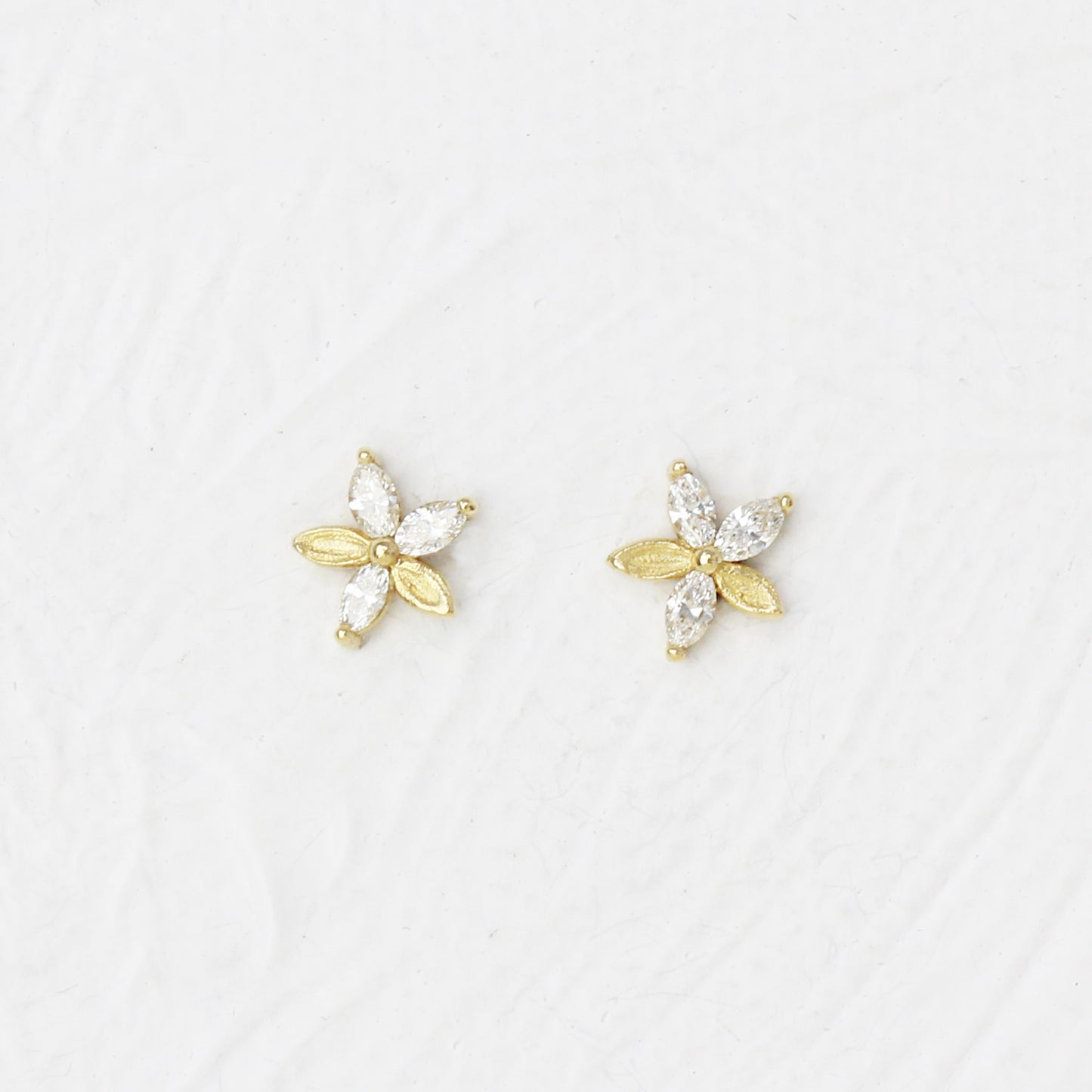 Monet's Lily Earring (Single)