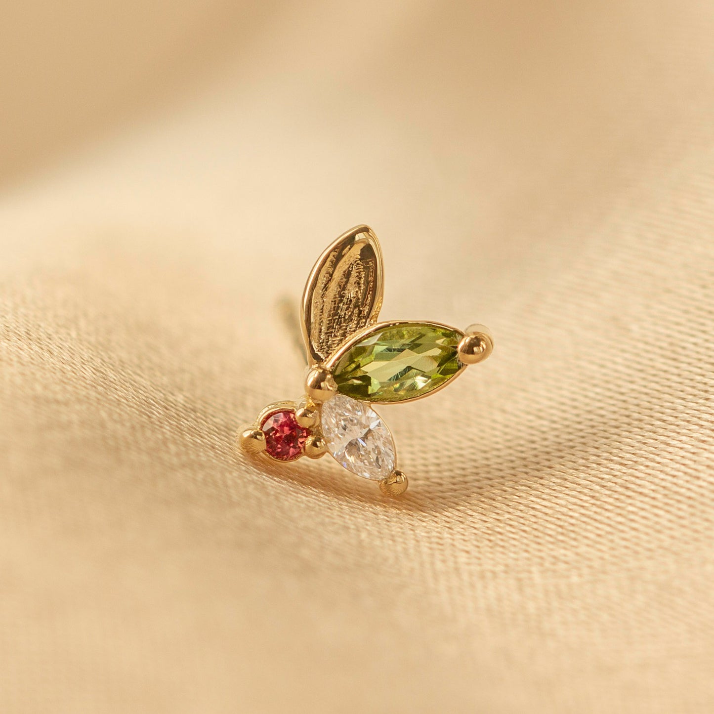 This holiday edition of our original Monet's Lily Petals Earrings is adorned with a brushstroke-textured gold leaf, an apple-green tourmaline, and a brilliant-cut white diamond. At its heart, a scarlet-red sapphire emulates the vibrant berry of the mistletoe. A delicate yet striking statement piece, perfect for the season!

mini canvas, artist's canvas, paintings, painter, tourmaline, sapphire, earrings, studs, dainty jewelry, brushstroke texture