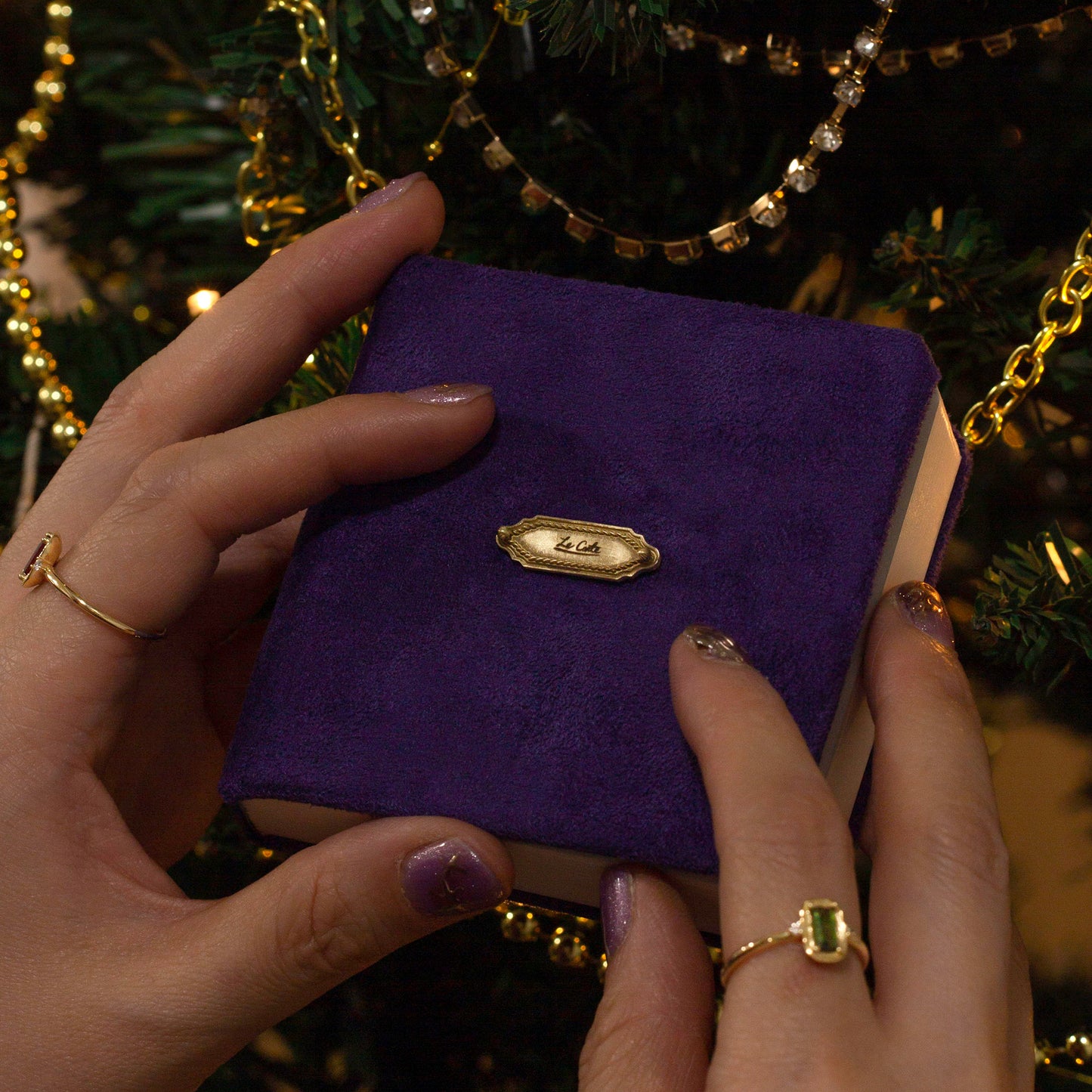 The Painting Around the Christmas Tree Set features a portable palette adorned with a brass Renoir’s Heart ornament and a mini sketchbook accented with a customizable brass Artist’s Signature Plate. Perfect for festive painting relays or relaxing after the holiday bustle, this thoughtfully curated set is designed to inspire creativity during the most magical season.

dainty jewelry, 14k gold jewelry, 14k solid gold, unique jewelry, necklace pendants, gold charms, gold earrings, painter, heart, palette