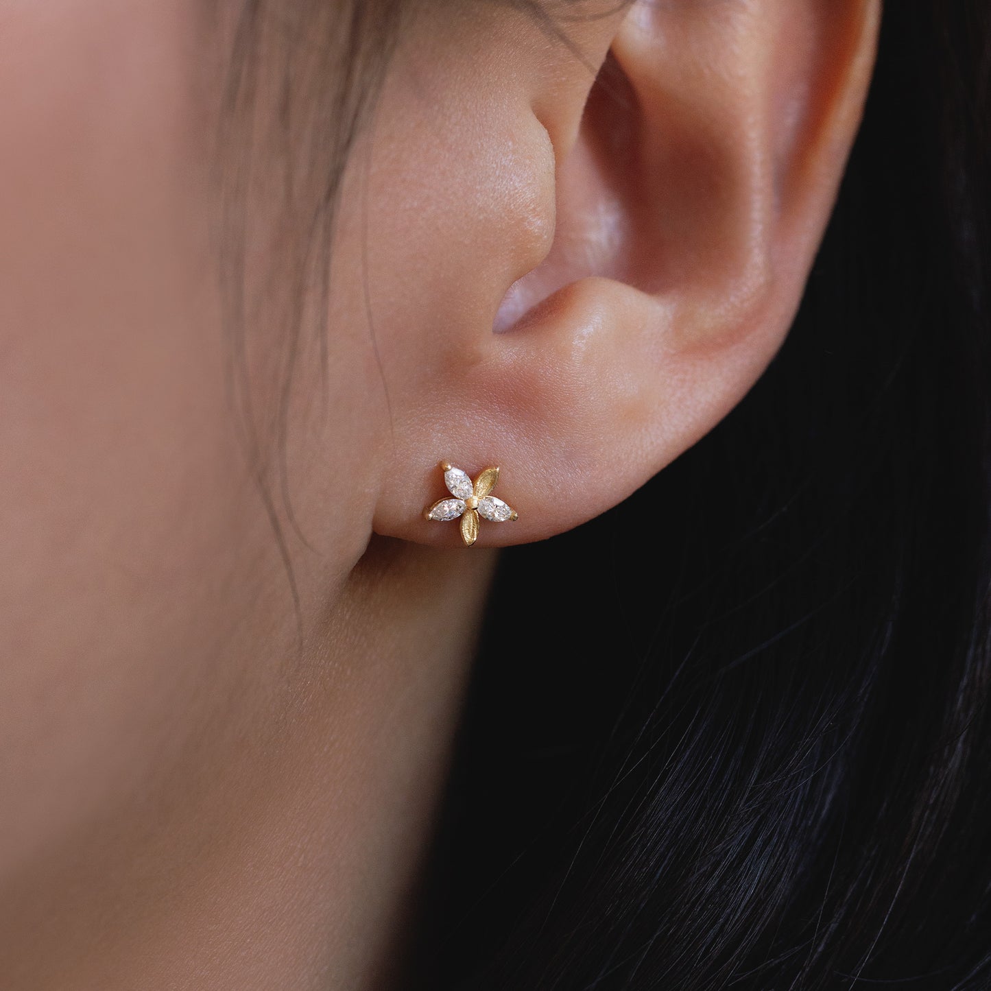 Monet's Lily Earring (Single)